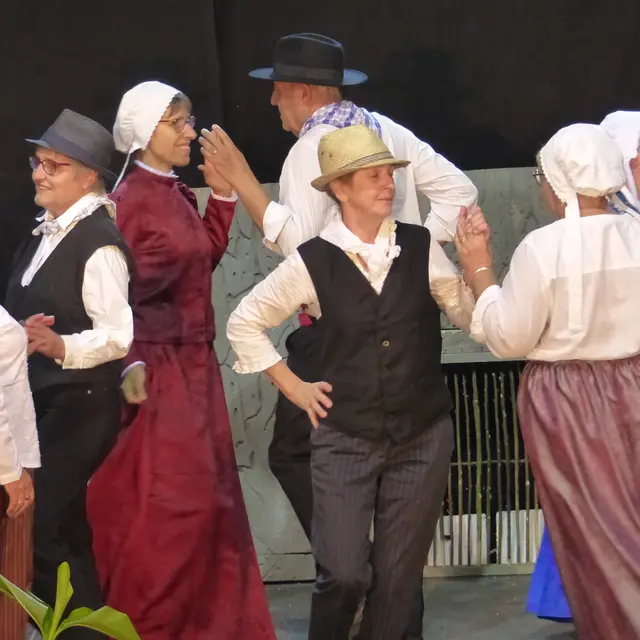 Danses traditionnelles rétaises
