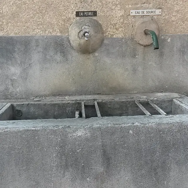 Fontaine de Villeneuve