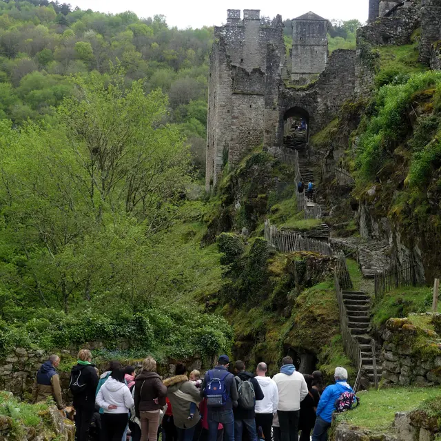 Visite théâtralisée Les Tours de Merle se la racontent_Saint-Geniez-ô-Merle