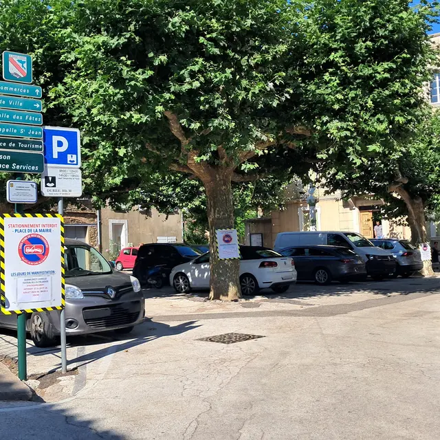 Parking Place de la Mairie_La Garde-Freinet