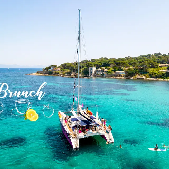 Brunch en catamaran dans le Golfe de Saint-Tropez_Cogolin