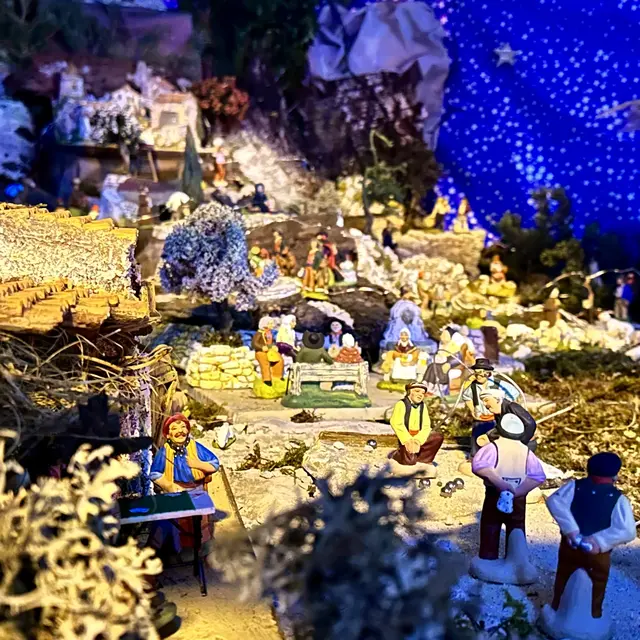 Chemin des crèches en lumière_Colmars