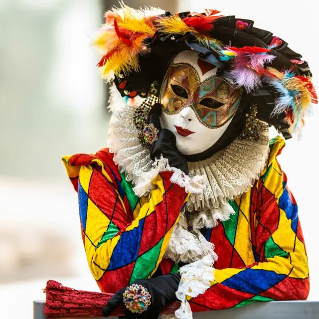 Conférence costumée : l’histoire du Carnaval de Venise_Martigues