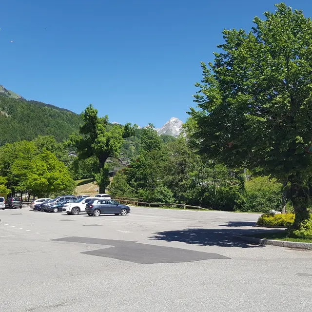 Parking de la piscine