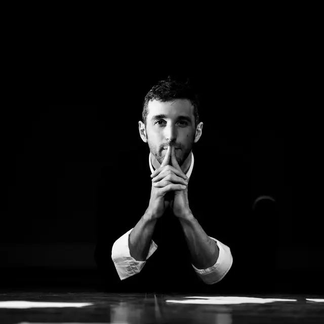 Théâtre - Je ne me sens bien, au fond, que dans des lieux où je ne suis pas à ma place_Alès