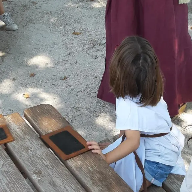 À vos tablettes... de cire_Arles