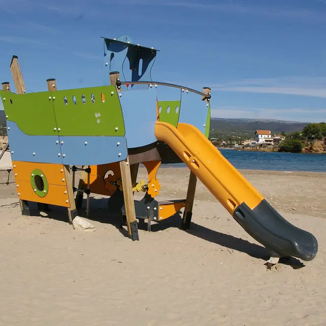 Aire de jeux de la plage de la Madrague