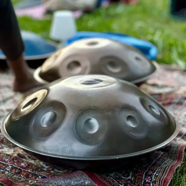 Concert de Handpan au coucher de soleil - Luca Bessy_Saint-Martin-de-Queyrières