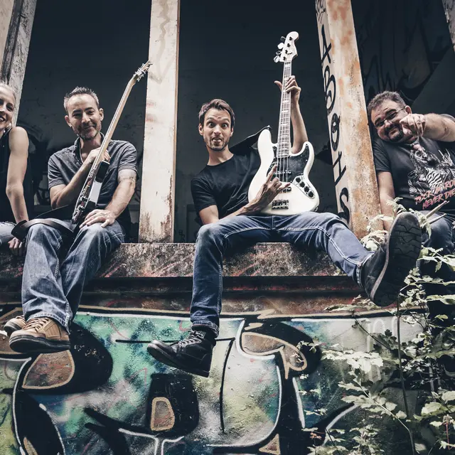 Concert Red Balloons