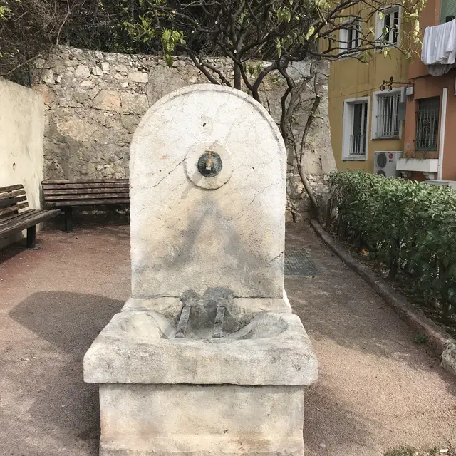 Fontaine Charles II d'Anjou