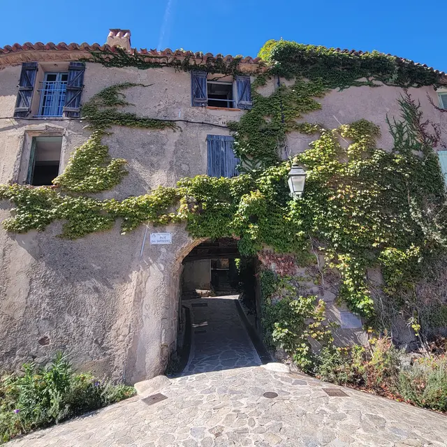 La Porte Médiévale dite Porte Sarrasine_Ramatuelle