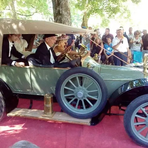 15ème rassemblement Véhicules anciens, rétro élégance_Allevard