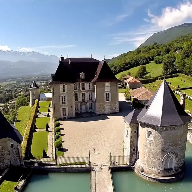 chateau_du_touvet_pano_jardins.jpg
