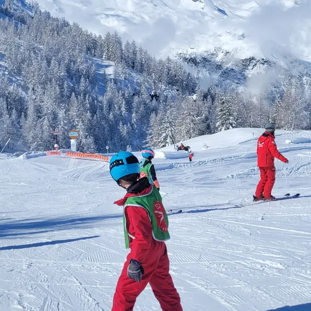 Stages jeunes (flocon à étoile) avec l'ESF_Sainte-Foy-Tarentaise