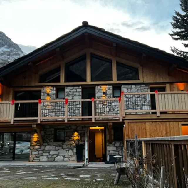 Façade extérieure Samovar Val d'Isère