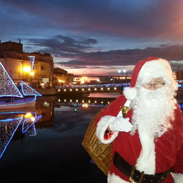 Arrivée du père Noël en bateau