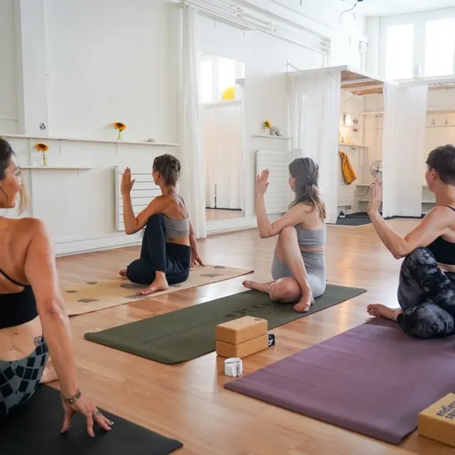 LAURENCE NEST YOGA_Val de Bagnes