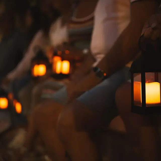 Nocturne médiévale : Roca Brunae à la lueur des lanternes_Roquebrune-sur-Argens