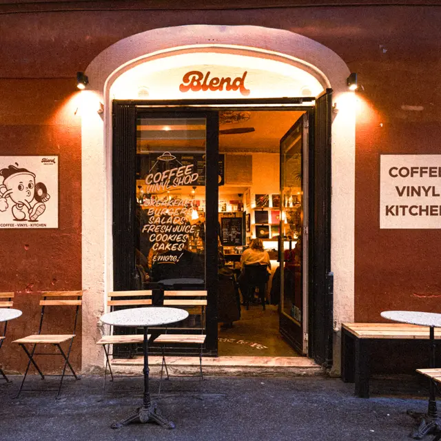 Blend Coffee & Vinyl shop