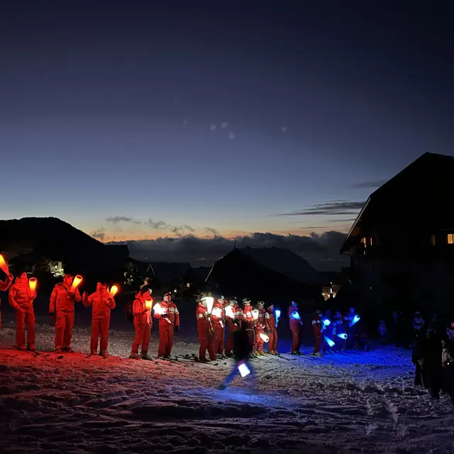Descente aux flambeaux sur les pistes_Thollon-les-Mémises