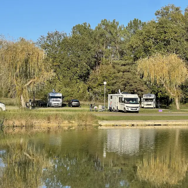 Aire Municipale de Camping-cars du Lac de l'Uby