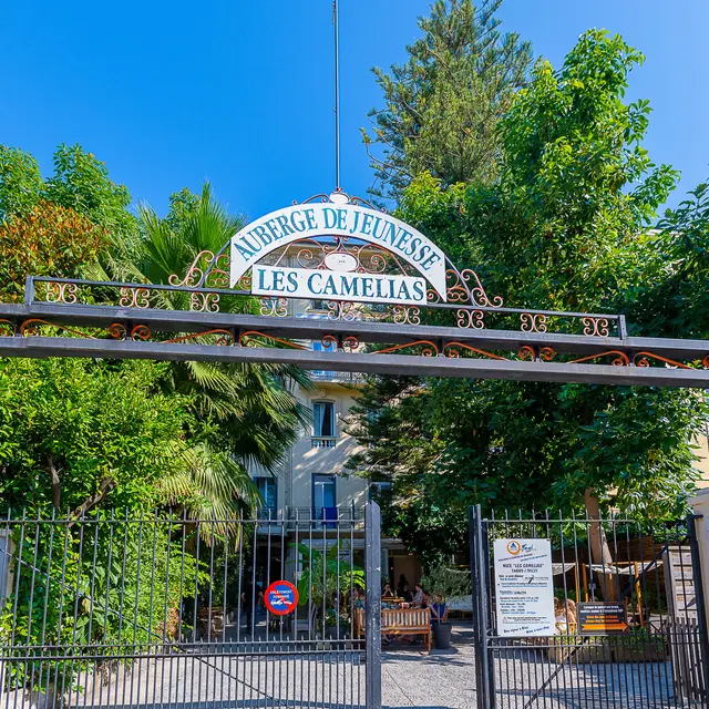 Auberge de jeunesse Les Camelias-.jpg