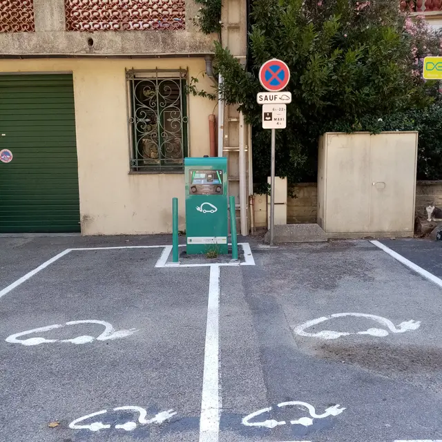 Borne place Barin