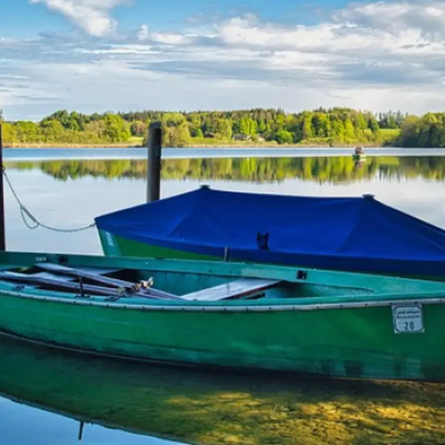 Location de barque_traditionnelle_MONTAUROUX