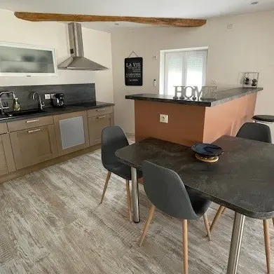 Karine hospitality_Saint-Just-la-Pendue