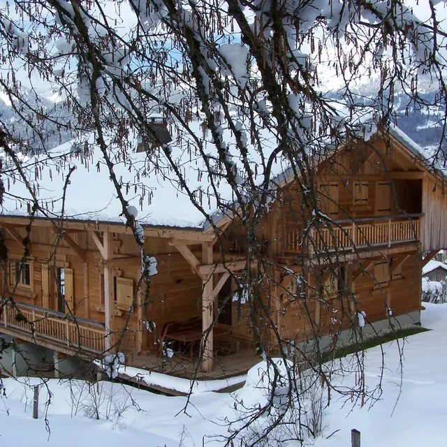Le chalet sous la neige