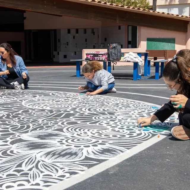 Atelier Lettrage et fresque au sol avec Floya Jam | Festival des Arts Urbains_Sanary-sur-Mer