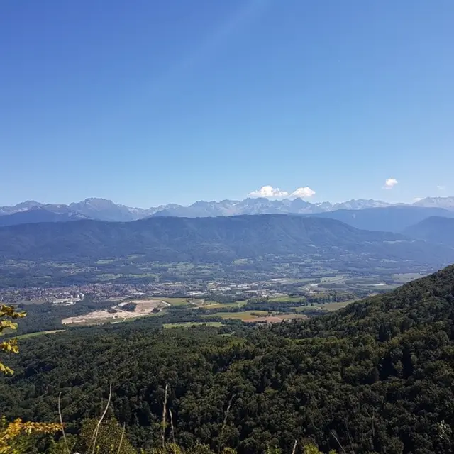 Vue sur le massif de Belledonne et la vallée du Grésivaudan