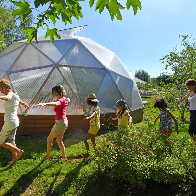 Sentier pieds-nus au jardin