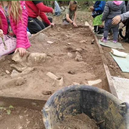 Atelier de découverte de la fouille archéologique_Bagnols-en-Forêt