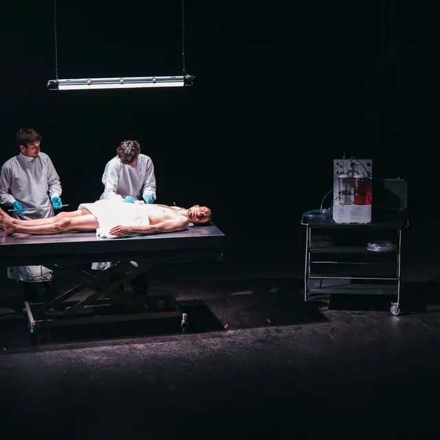 Théâtre : Les morts voyagent vite_Montluçon