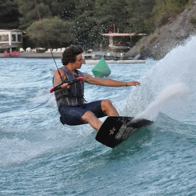 Wakeboard - Skie & Bouées - Bar de la plage_Les Orres