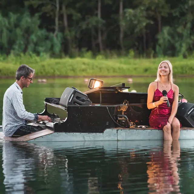 Piano sur le lac