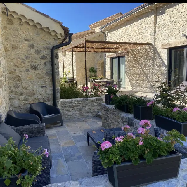 Sous les Roches - Gîte l'Ecurie