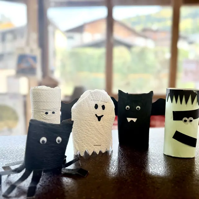 Atelier fabrication de petits monstres d'Halloween_Flumet