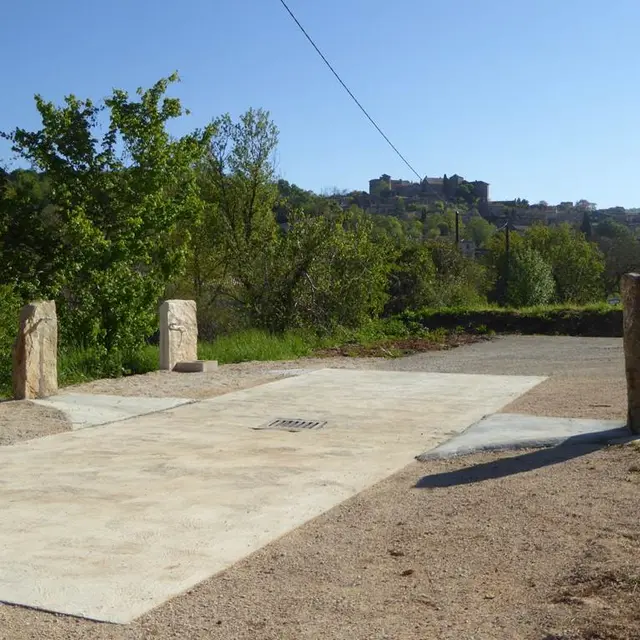 Aire de camping-car à Bruniquel
