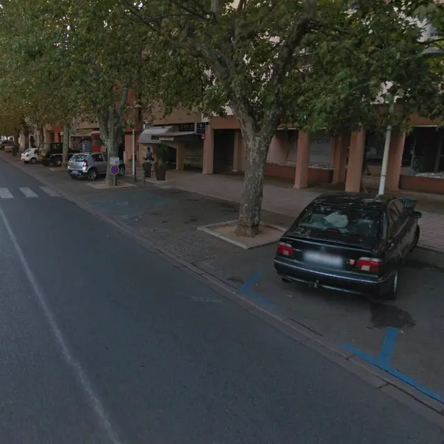 Parkings de l'Avenue Albert-Roux à La Londe les Maures