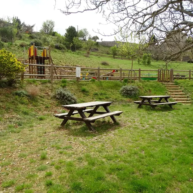 Aire de pique enique et jeux Aurel
