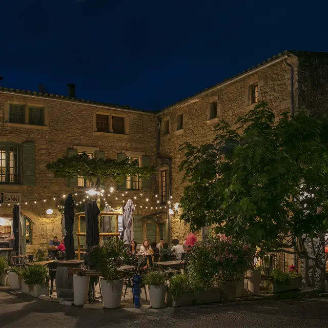 le petit cafe des jeanne