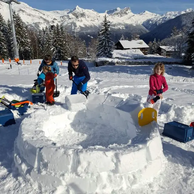 Initiation création d'igloo_Saint-Gervais-les-Bains