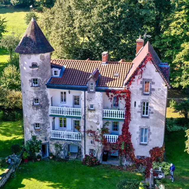 thumbnail_Gites Le Vieux Vinzelles Oct 2021 (2)_edited.jpg