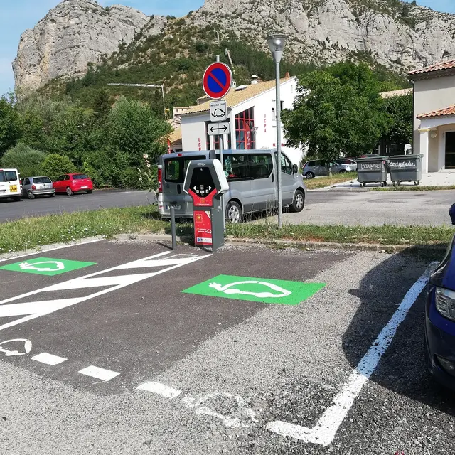 eborn borne de recharge électrique Orpierre