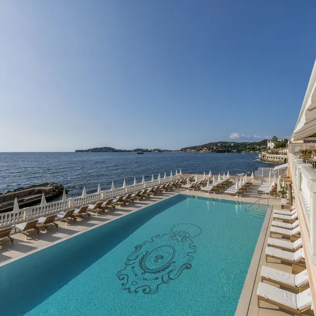 03 PISCINE VUE DU HAUT.jpg
