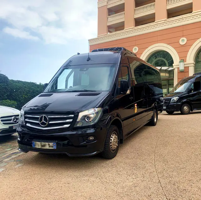 Minibus de OUFA TRAVEL.jpg