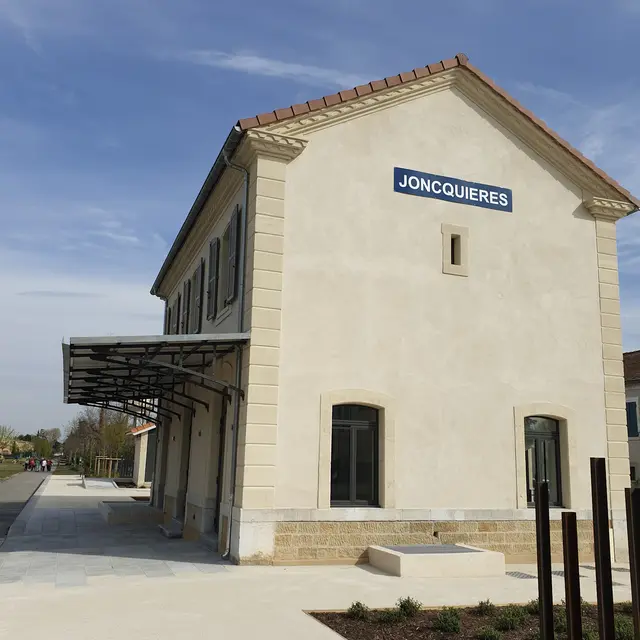 Ancienne gare de Jonquières réaménagée