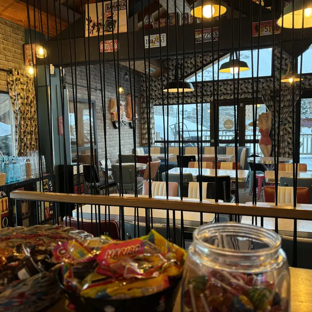 Salle intérieure du Sun Bar - Restaurant Val D'Isère